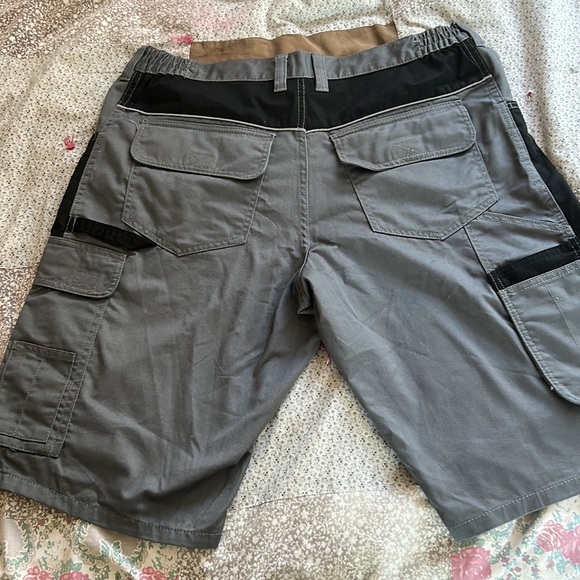 Watsons German Utility Cargo Shorts with 13 pockets, elastic waist and z… - Picture 2 of 6